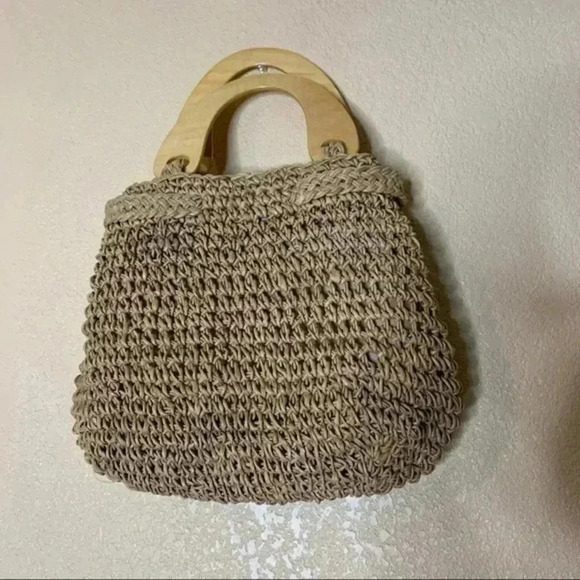 Rattan straw Handbag with wooden clasp animal appliques - Picture 7 of 9